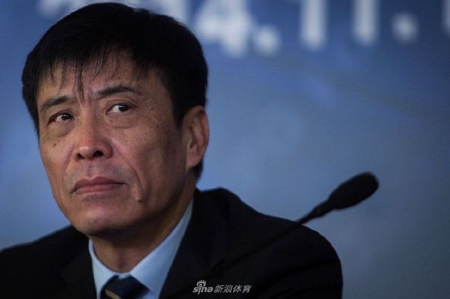 蒙泰里西右路精准长传巴埃斯禁区小角度推射破门，弗洛西诺内1-1尤文。